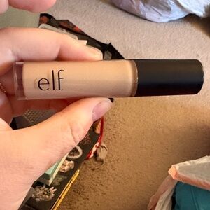 elf 16HR Camo Concealer